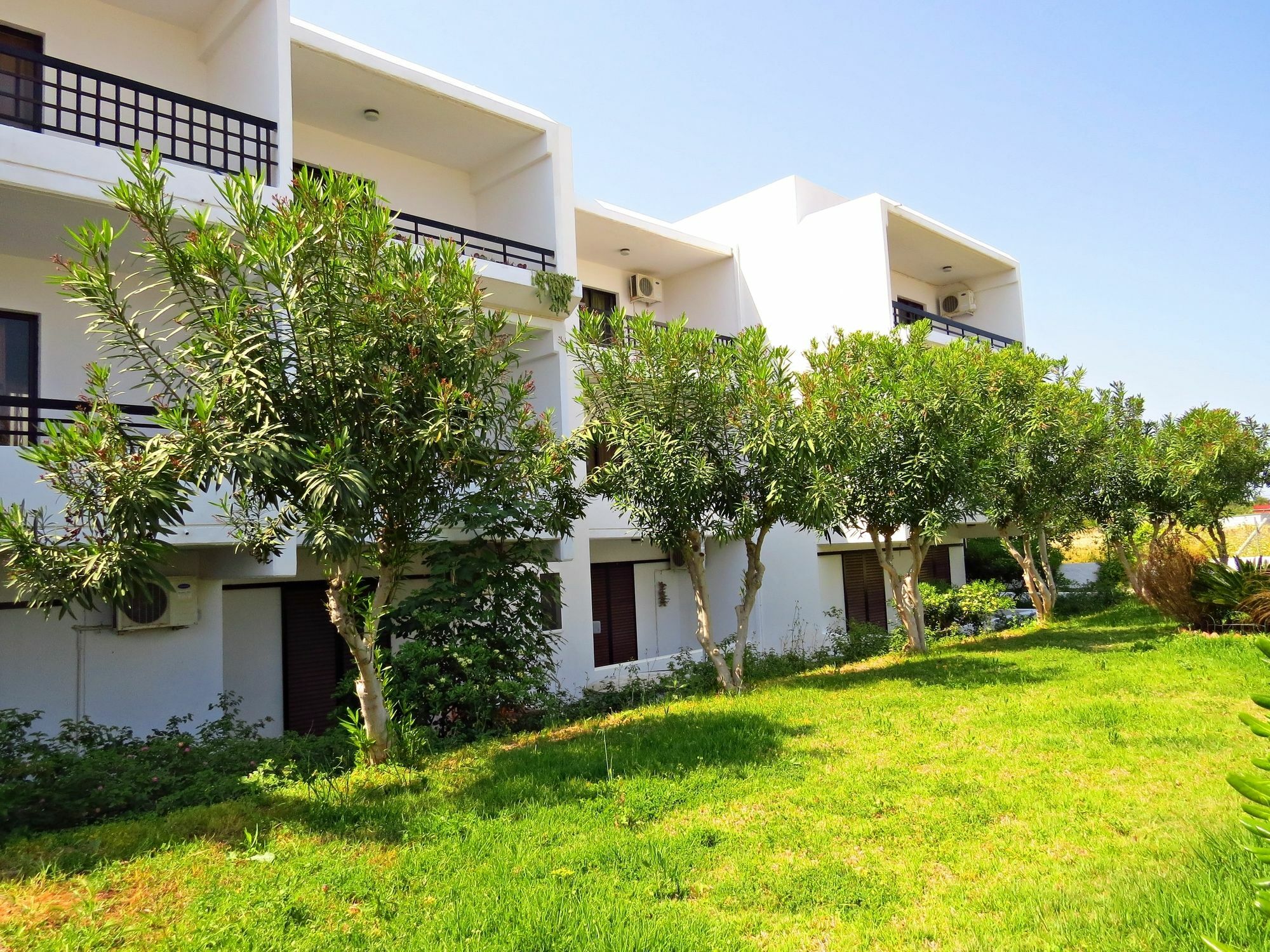 Debby Apartments Ialysos  Bagian luar foto