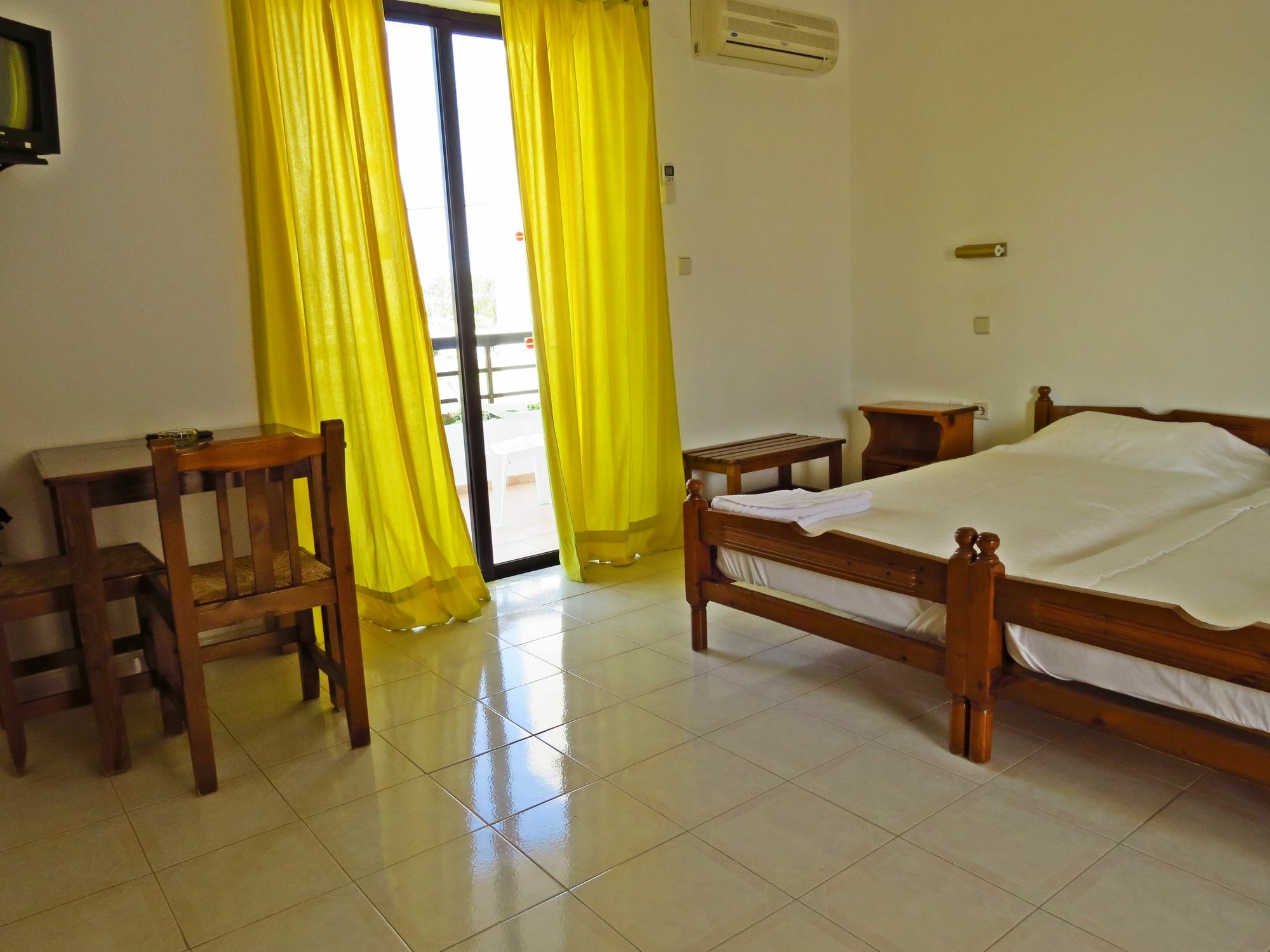 Debby Apartments Ialysos  Bagian luar foto