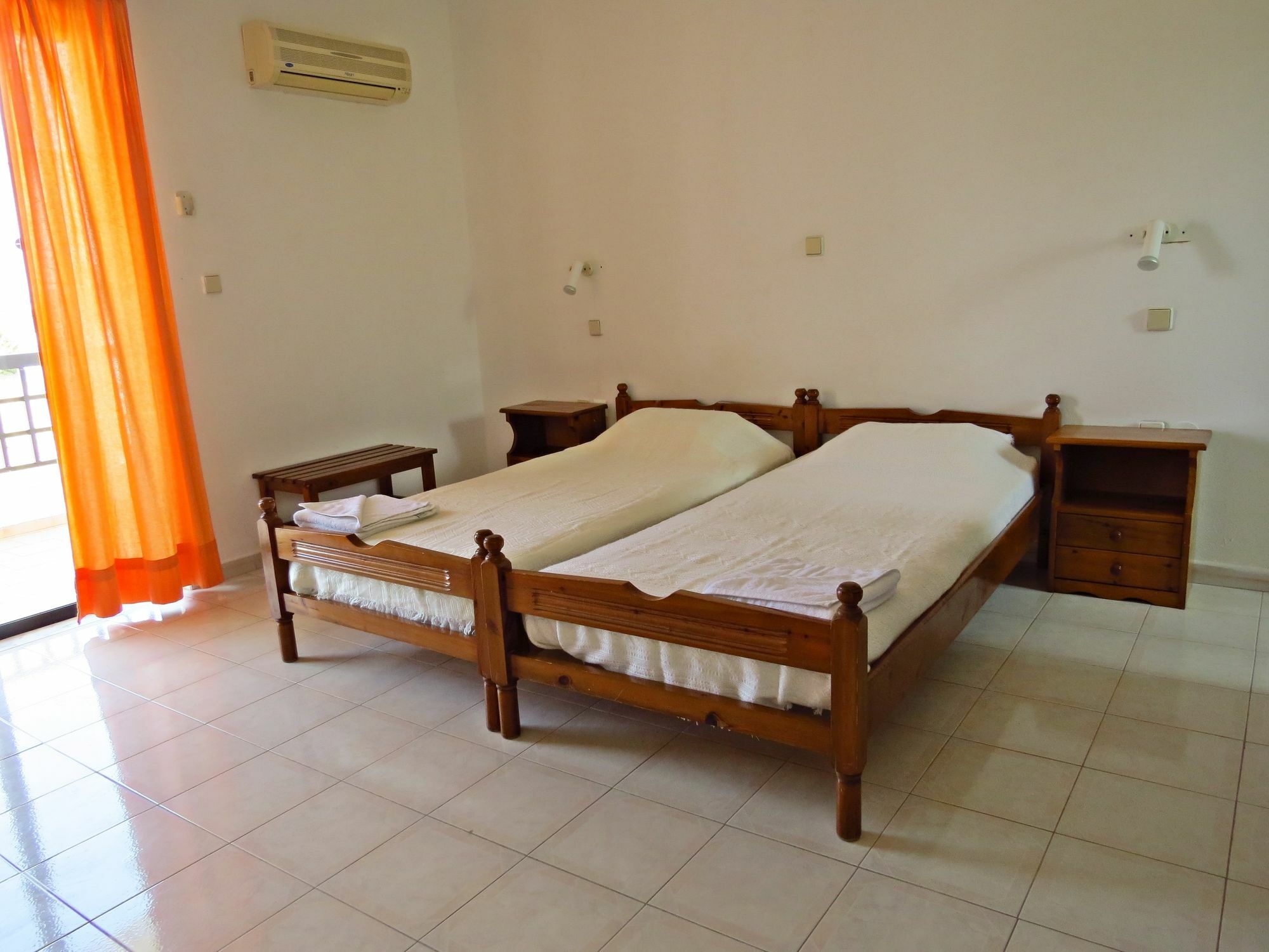 Debby Apartments Ialysos  Bagian luar foto