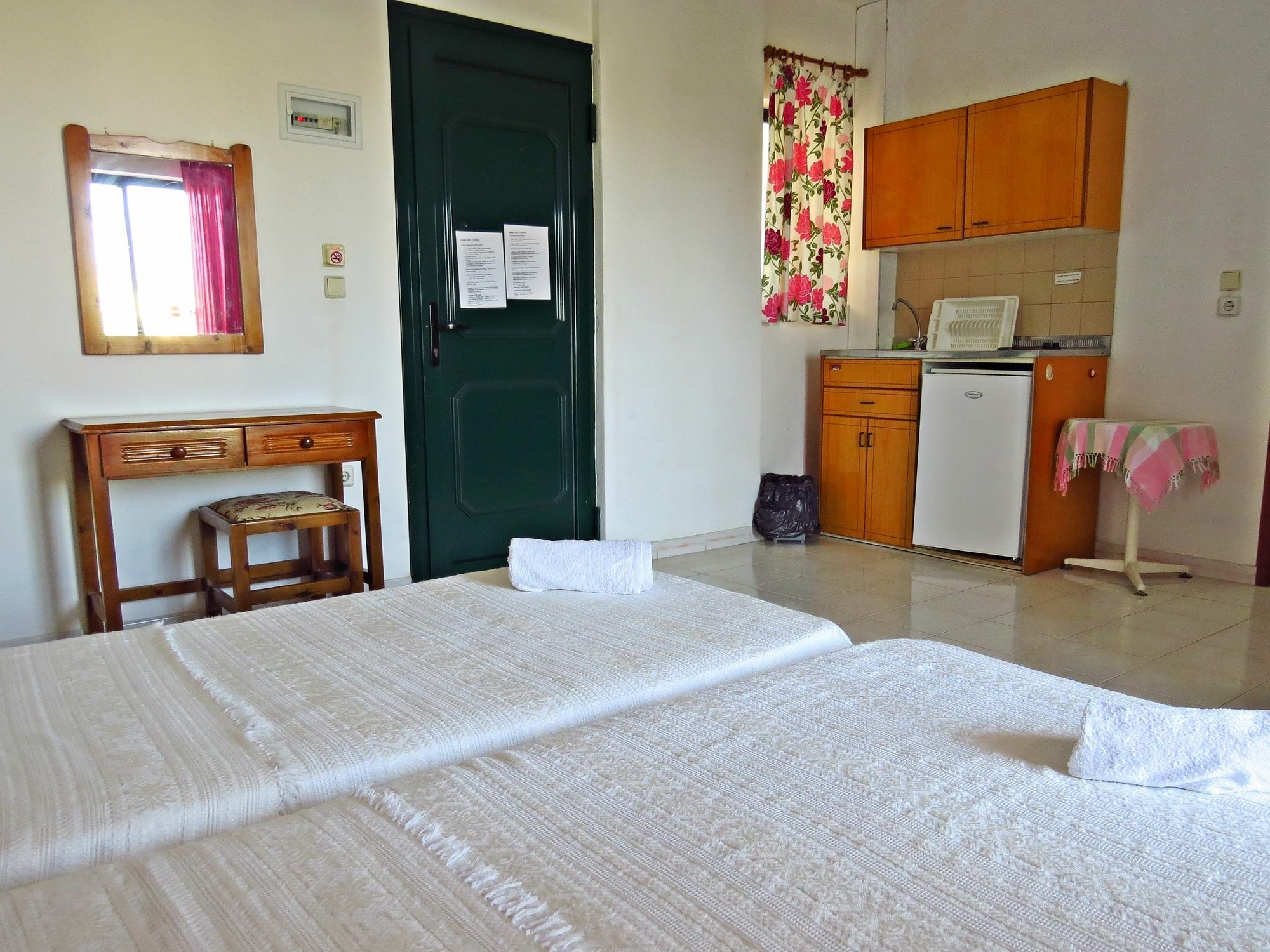 Debby Apartments Ialysos  Bagian luar foto