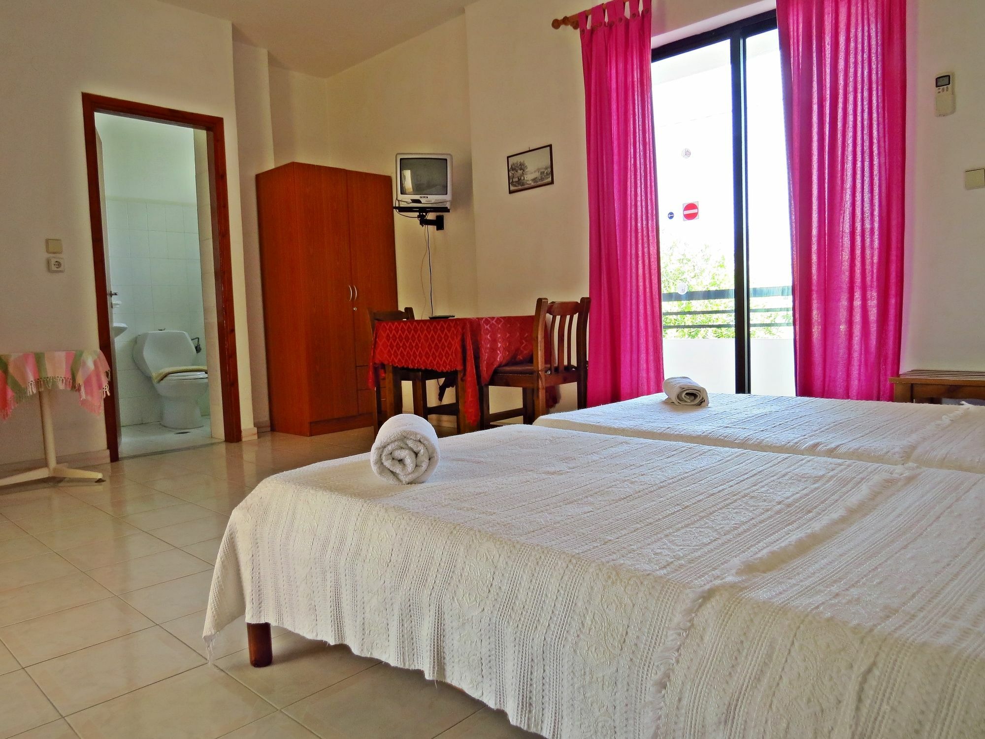 Debby Apartments Ialysos  Bagian luar foto